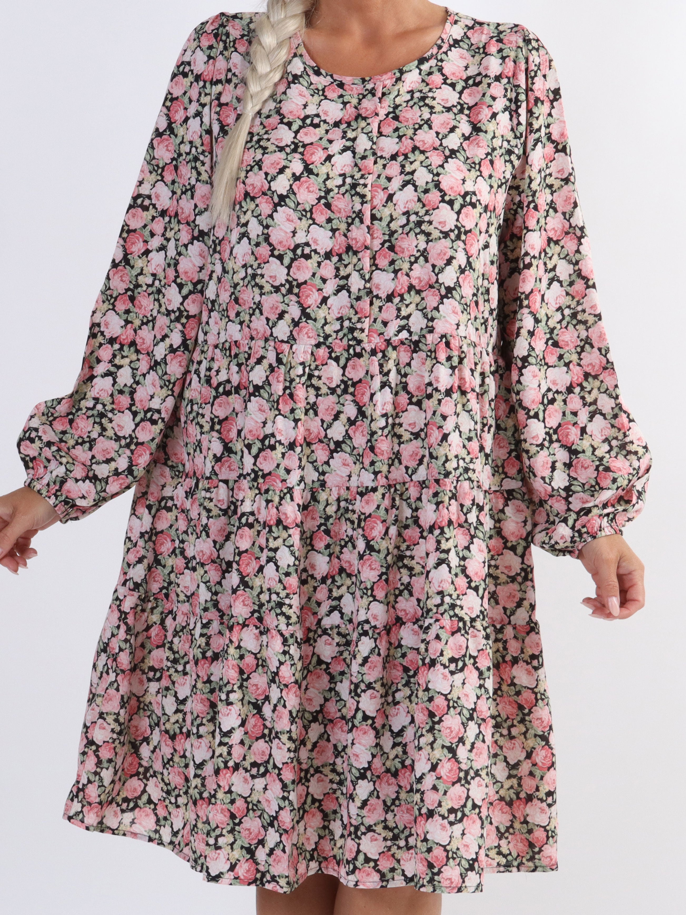 Hannah - Söt blommig klänning med lager på lager look